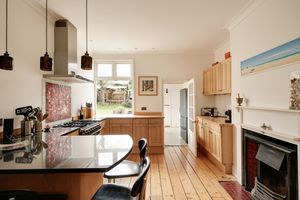 Kitchen/Breakfast Room- click for photo gallery